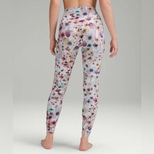E - Lululemon Align High-Rise Pant 25"
Mood Wash Floral Multi